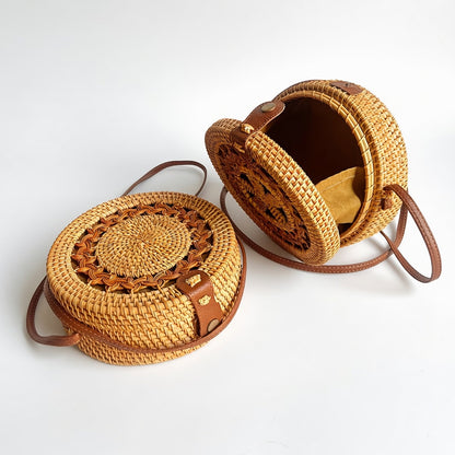 Women’s round raffia crossbody bag by Grace Beauty, handwoven beach bohemian shoulder purse with natural woven texture.